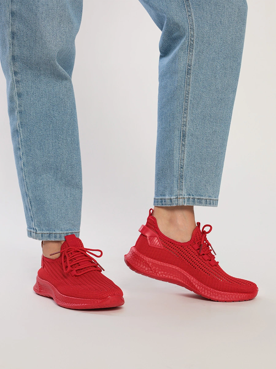 Кроссовки текстильные красного цвета с перфорацией